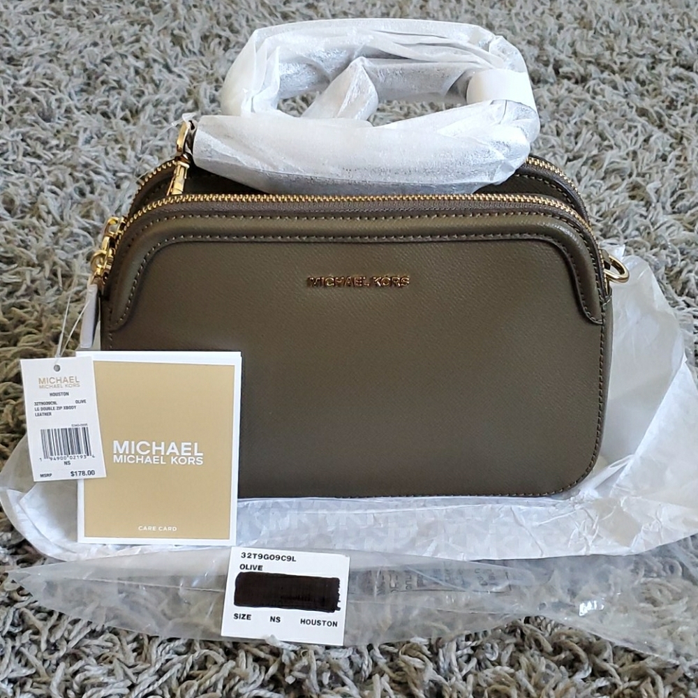 Houston Large Crossgrain Leather Crossbody Bag